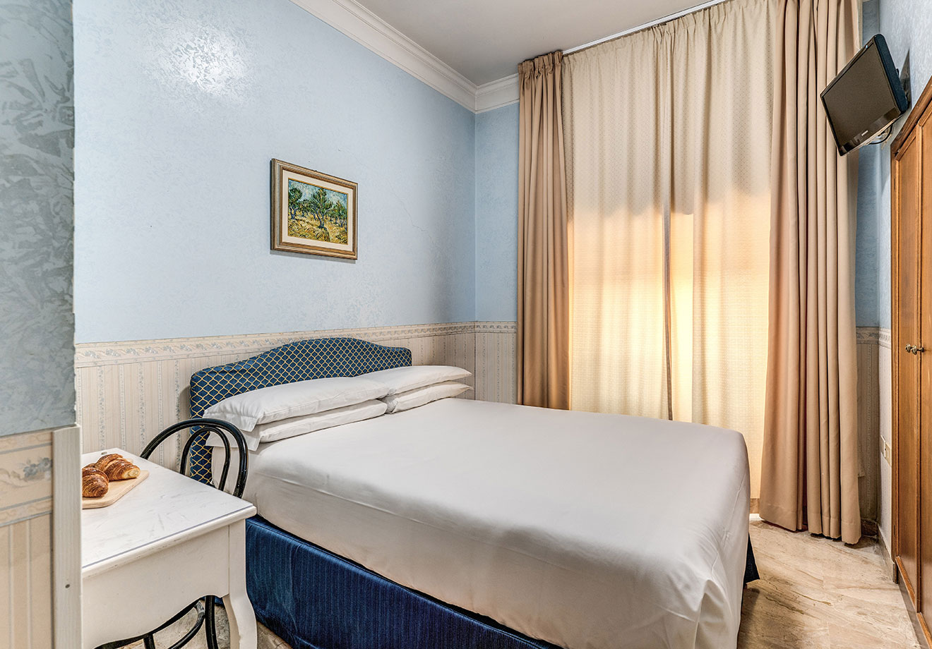 Economy Double room in italy