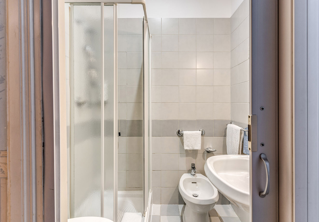 Economy Double room in italy