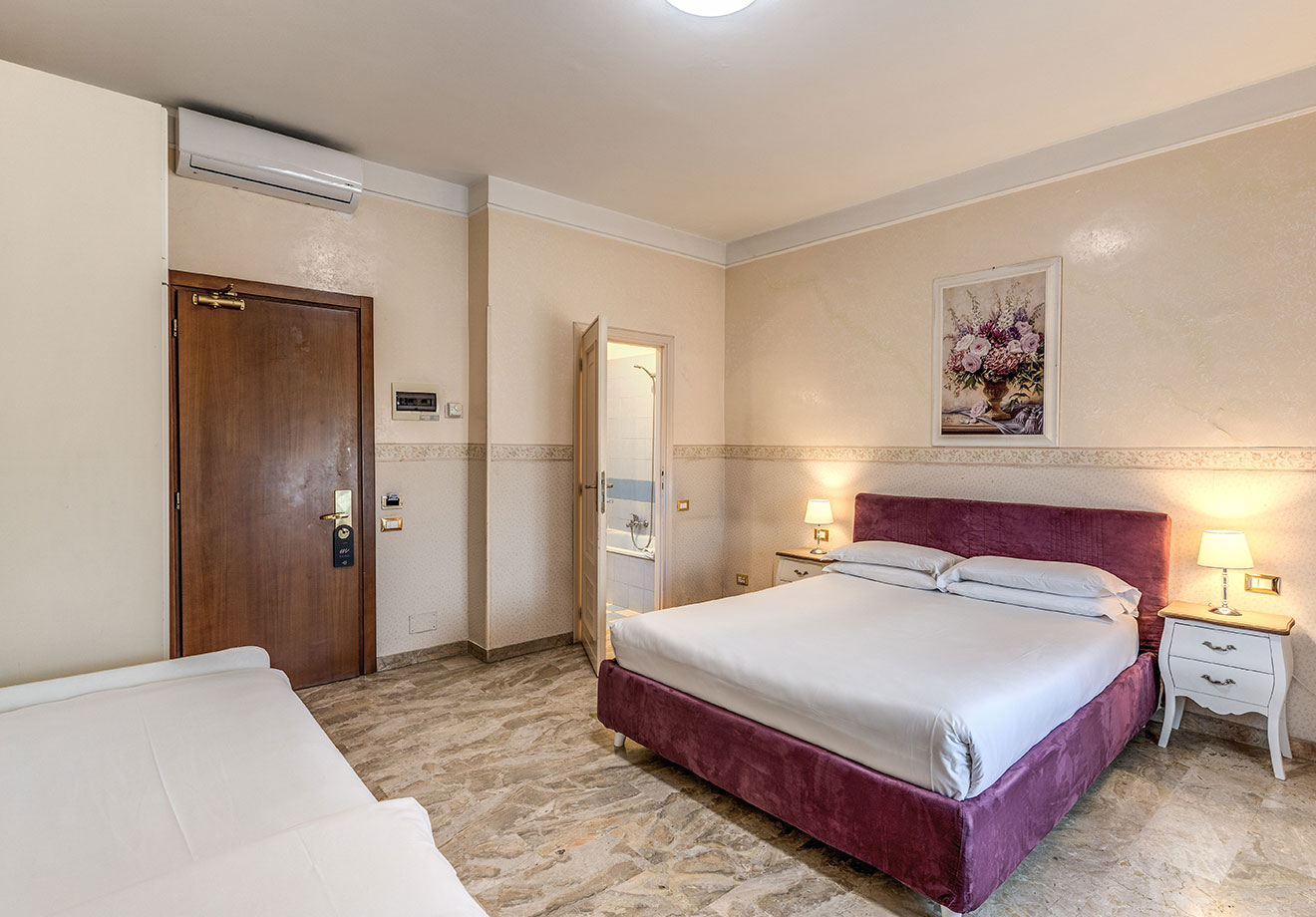 Triple  room in italy