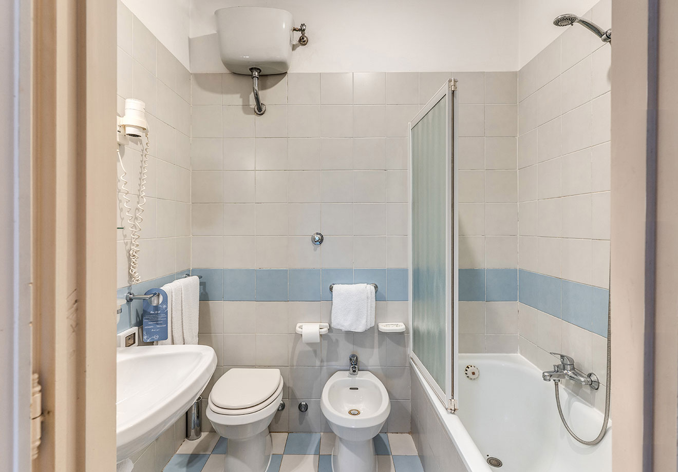Triple  room in italy
