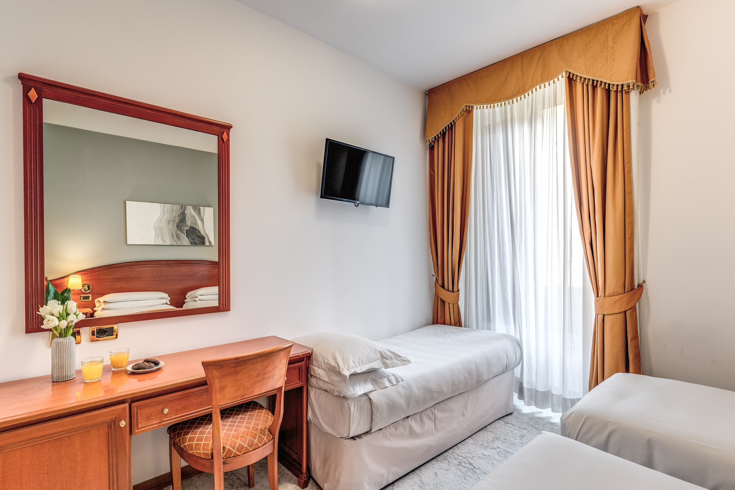 Triple  room in italy